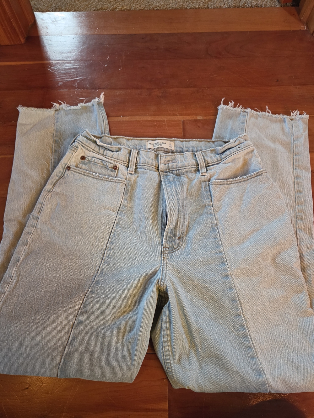 Abercrombie & Fitch Two-toned High-Rise Straight Jeans - Picture 2 of 6